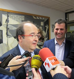 Izeta (izda) y Luis Tudanca, antes de reunirse con militantes en Valladolid.