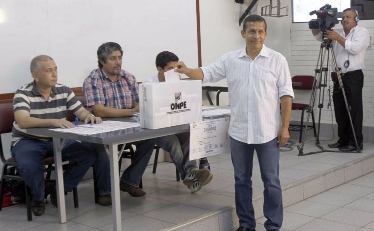 Ollanta Humala emite su voto