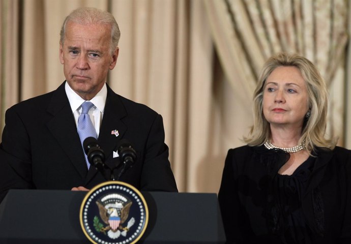 El vicepresidente Joe Biden y Hillary Clinton en un acto en octubre de 2011