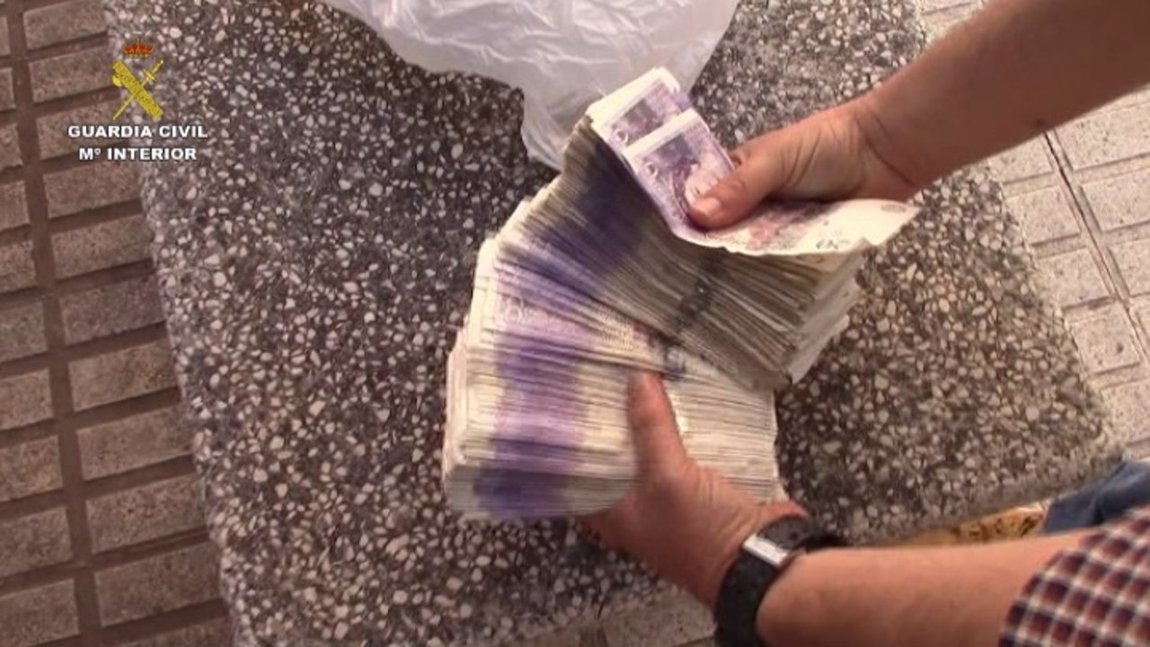 Dinero incautado en operación contra marihuana de la Guardia Civil