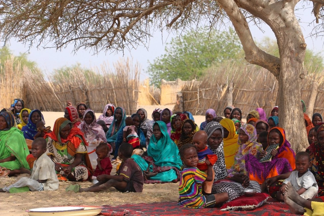 Mujeres y niños desplazados por Boko Haram