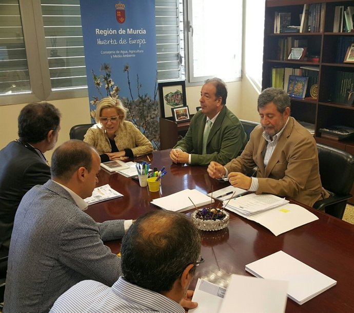 Ón De La Consejera De Agua, Agric Ultura Y Medio Ambiente Con Representantes De 