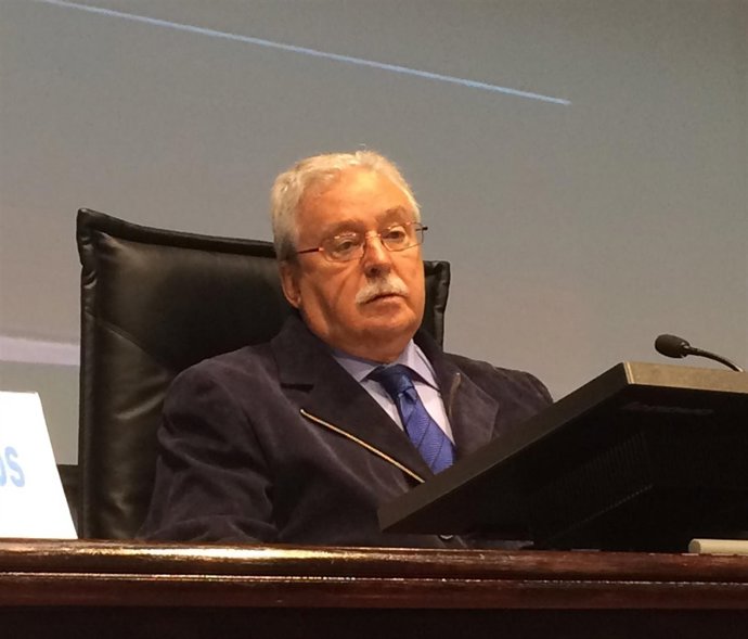 El político socialista Joaquín Leguina en Santiago de Compostela