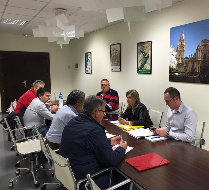 Reunión con responsables del sector de frutos de cáscara de Fecoam