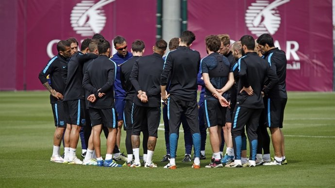 Luis Enrique, en un entrenamiento con la plantilla del FC Barcelona