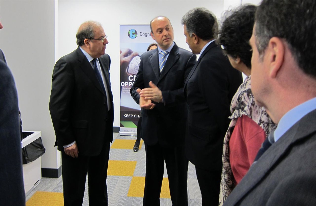 Herrera visita una empresa tecnológica en Boecillo (Valladolid)