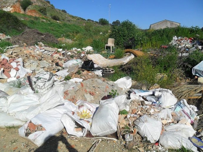 Vertedero denunciado.