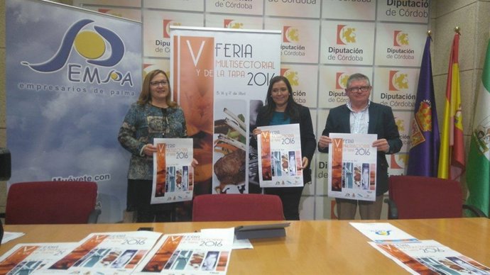 Carrillo (centro), junto a Caro y Palma, durante la presentación del evento