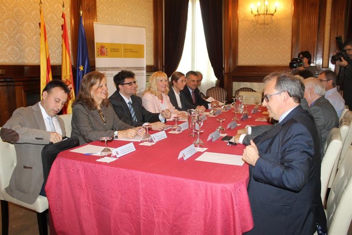 Reunión de representantes del Estado y Edullesa