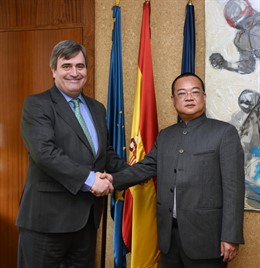 Cardenal recibe a Cheng Yansheng, máximo accionista del Real Club Deportivo Espa