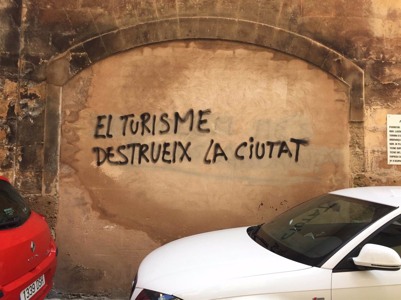 Pintadas contra el turismo en el casco antiguo de Palma