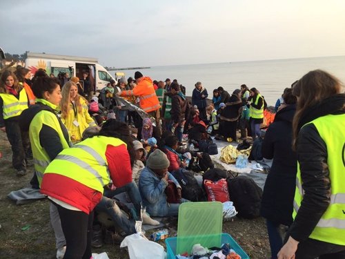 Refugiados recién llegados en patera a la isla de Lesbos
