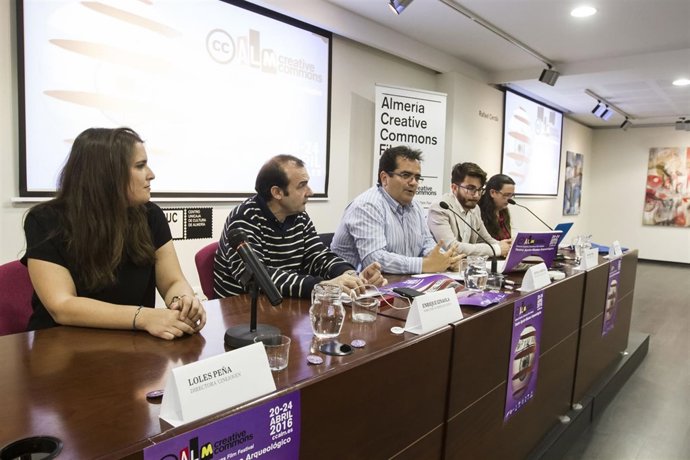 Antonio Jesús Rodríguez y Enrique Iznaola en la mesa redonda.