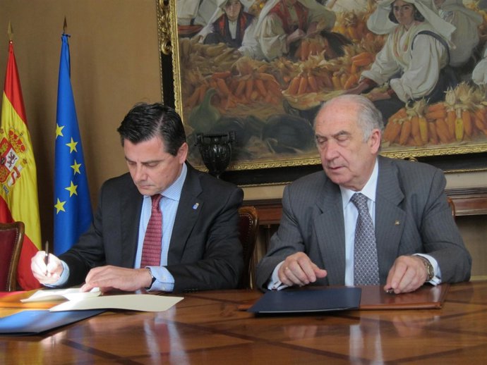 Pedro Sanjurjo y Vicente Gotor firman acuerdo de colaboración. 