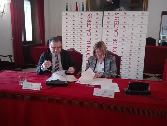 Firma de convenios de Diputación de Cáceres con DOP 