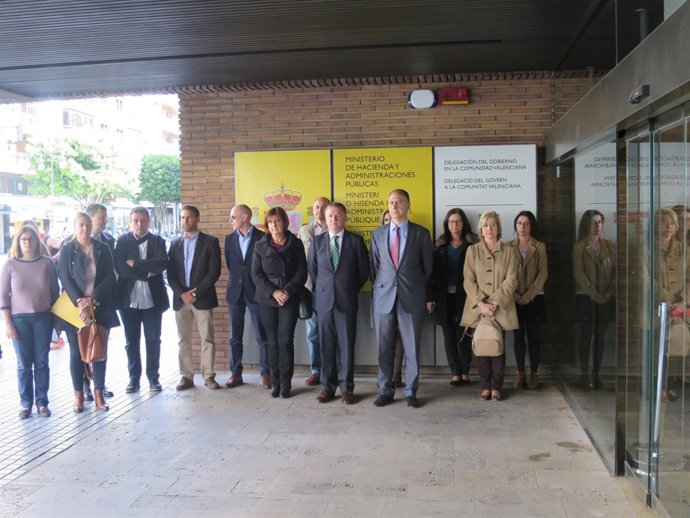 Minuto de silencio por asesinato machista