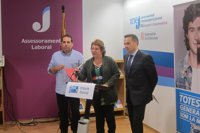 La Consejera catalana de Trabajo respalda a Empar Moliner, que ayer quemó una Constitución