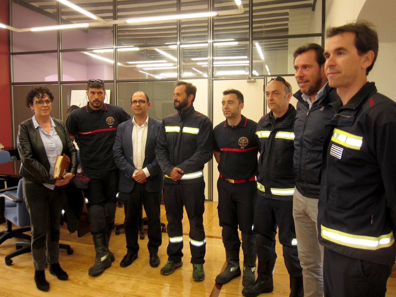 Recepción del alcalde y los ediles Luis Vélez y Rafi Romero a los bomberos.