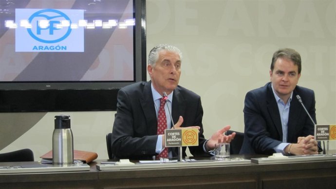 Los diutados del PP, Antonio Suárez, y Roberto Bermúdez de Castro