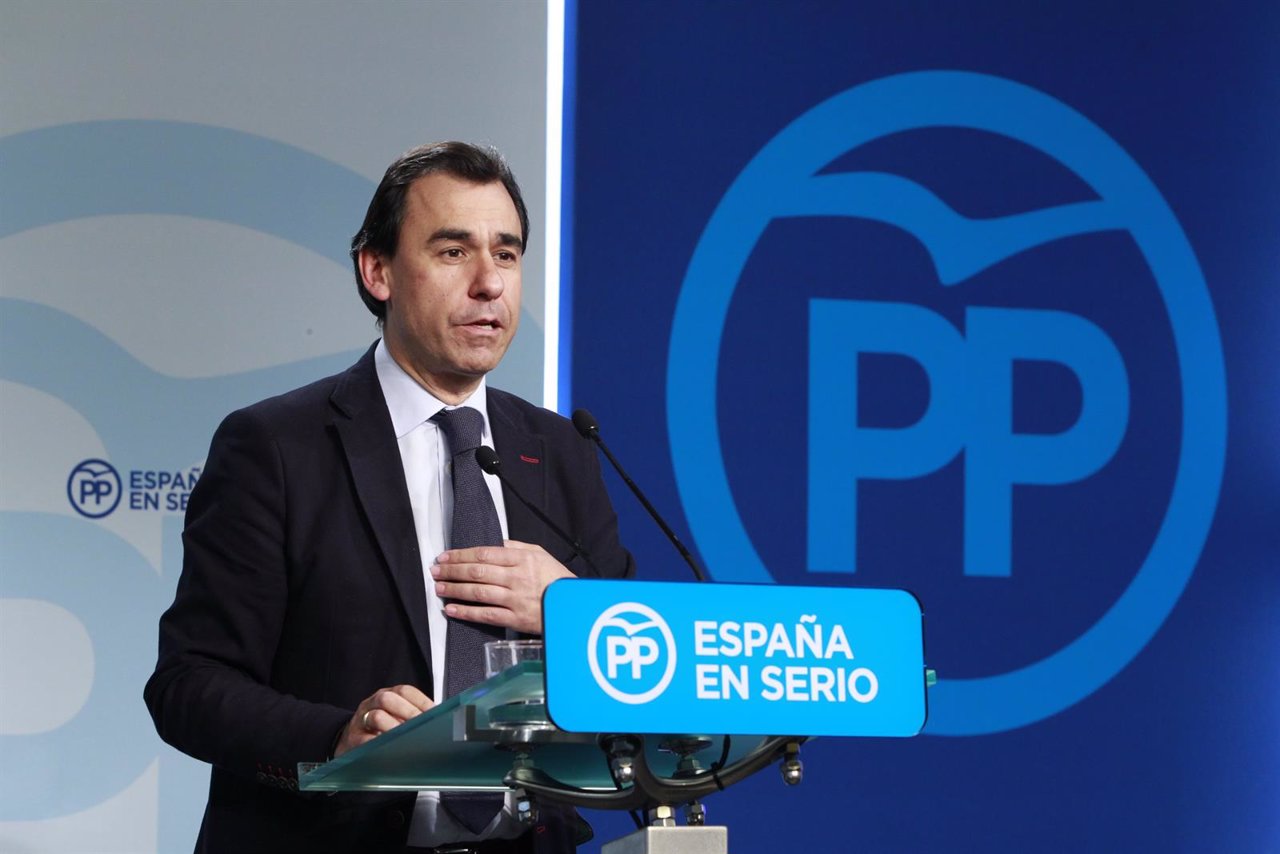Fernando Martínez Maillo en la sede del PP