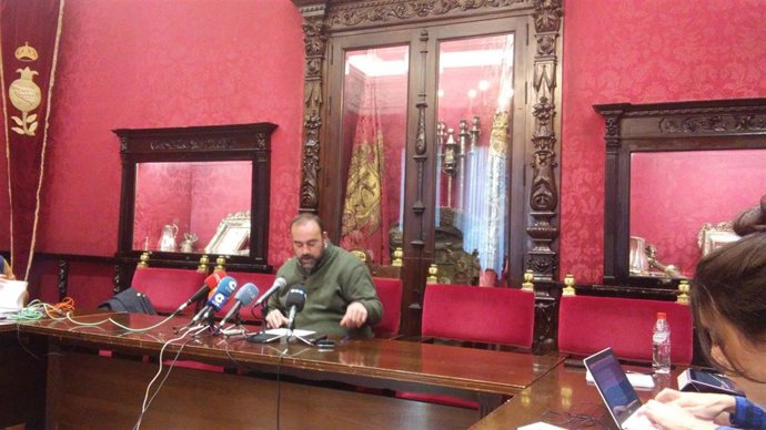 El portavoz de IU, Francisco Puentedura