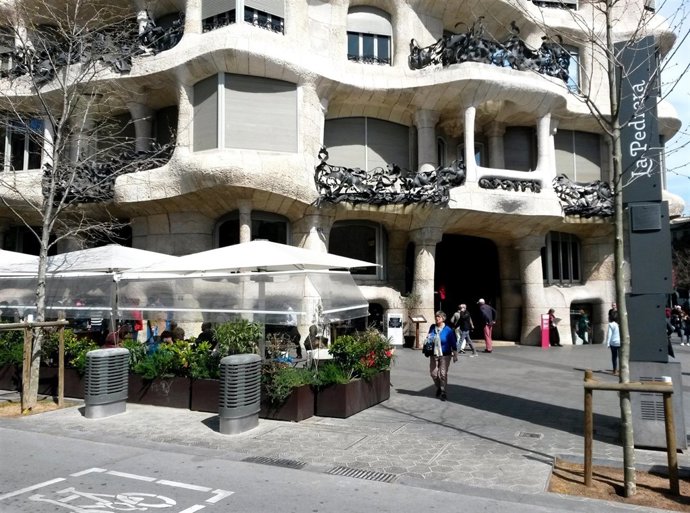 Endesa reforma un centro de transformación ante La Pedrera 