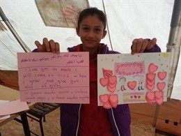 Hasta Lesbos han llegado los dibujos de los maireneros.