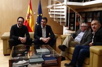 Sánchez pide a Iglesias no pensar en coaliciones electorales y sí en emergencias sociales