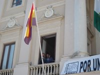 El alcalde de Cádiz defiende la legalidad del izado de la bandera republicana