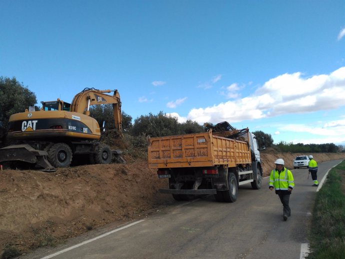 Obras en la carretera de acceso a Grisel (Zaragoza)