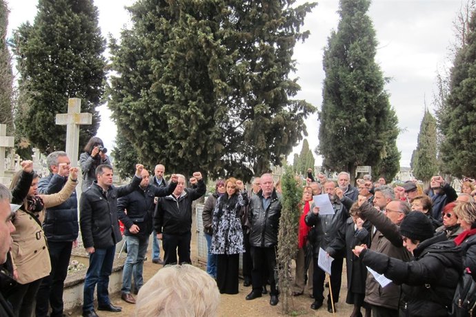 Acto de homenaje en el cementerio del Carmen a los represaliados 