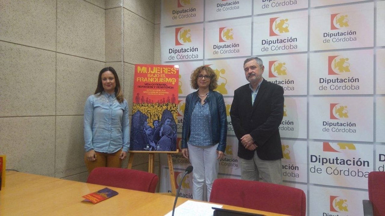 Ruz (centro), Guijarro y Naranjo durante la presentación de las jornadas
