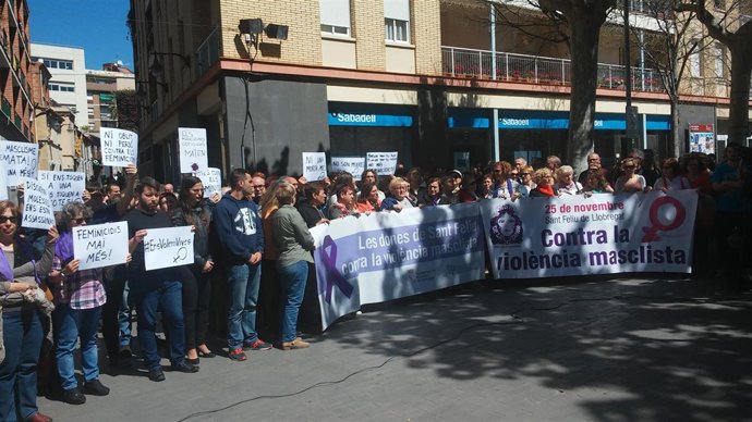 Vecinos y amigos de la víctima de Sant Feliu se concentran