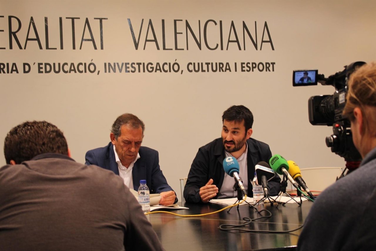Vicent Marzà presenta la propuesta de arreglo escolar 