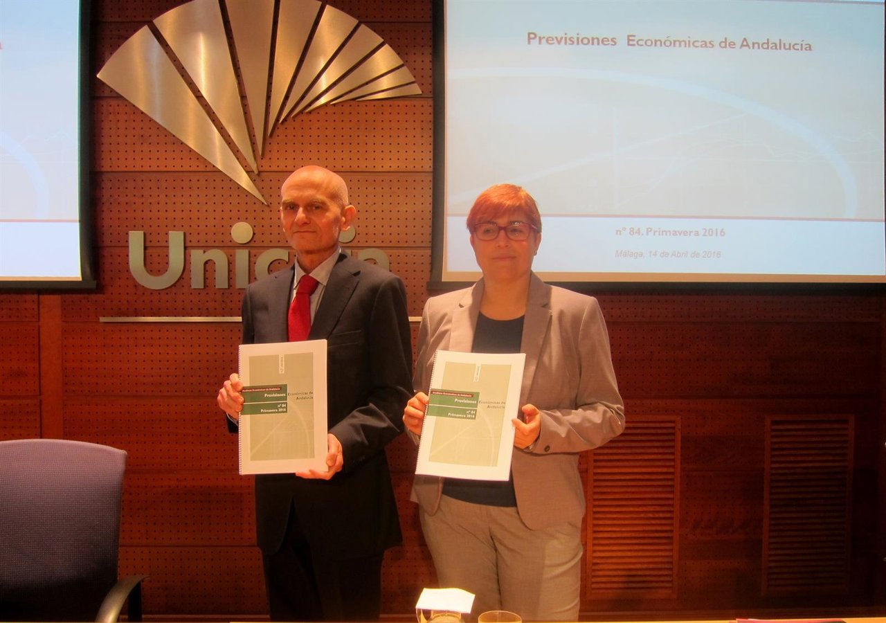 Felisa Becerra y Francisco García Navas presentan  'Analistas Económicos' 