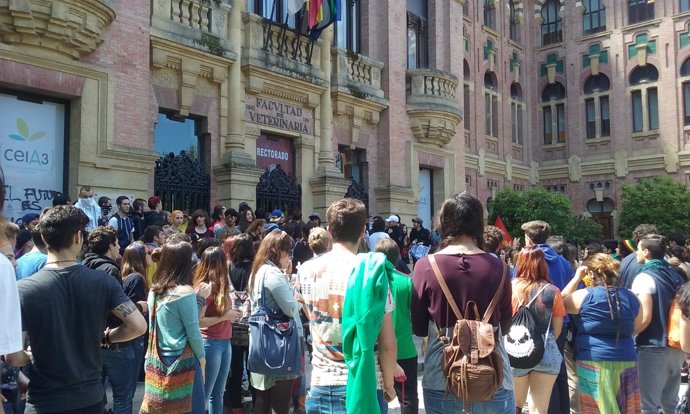 Estudiantes concentrados ante el Rectorado de Córdoba