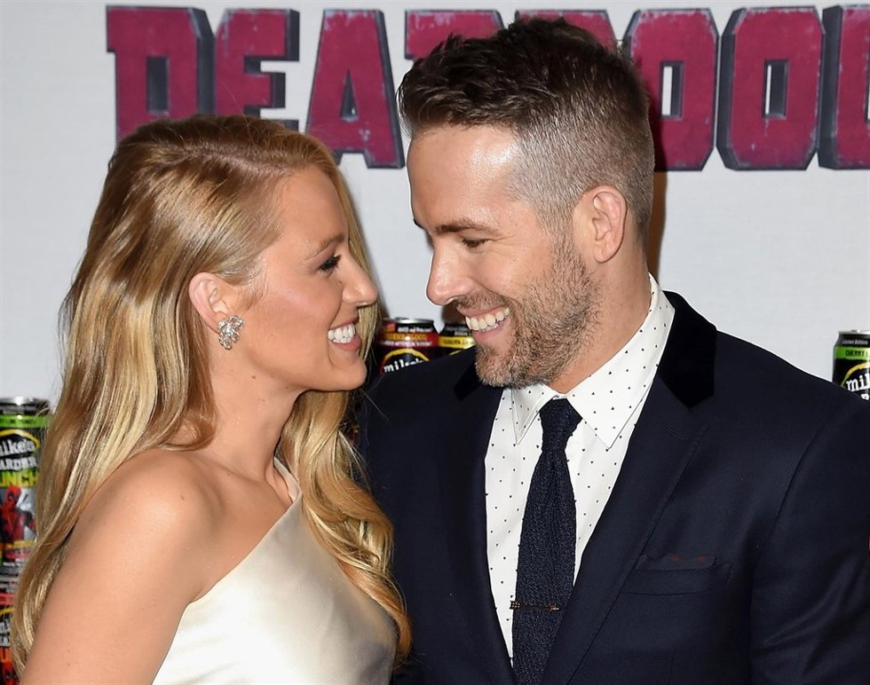 NEW YORK, NY - FEBRUARY 08:  Actors Blake Lively (L) and Ryan Reynolds attend th