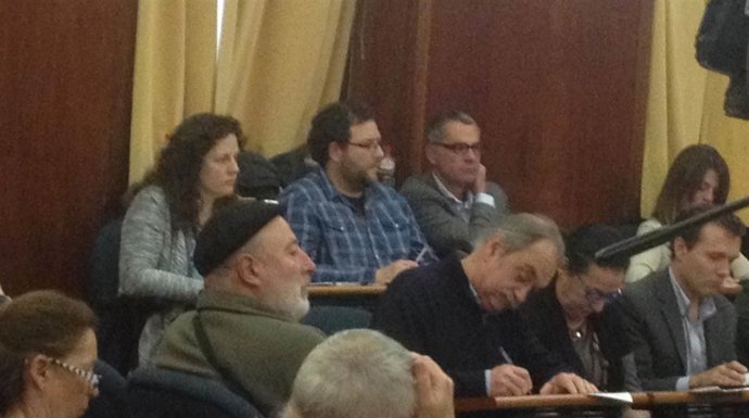 Mantecón, sentado junto a su excompañera Tatiana Yáñez-Barnuevo