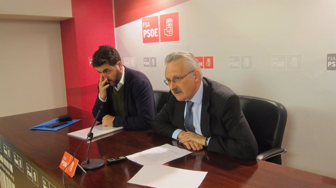Trevín, en una rueda de prensa con el eurodiputado socialista Jonás Fernández. 