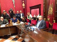 El alcalde de Granada, "indefenso", pide saber quién dio la orden de su arresto