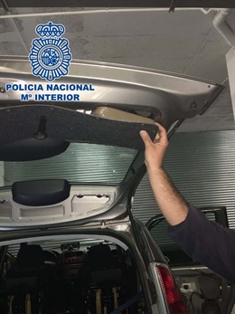 Vehículo en el que se encontró un kilo de heroína
