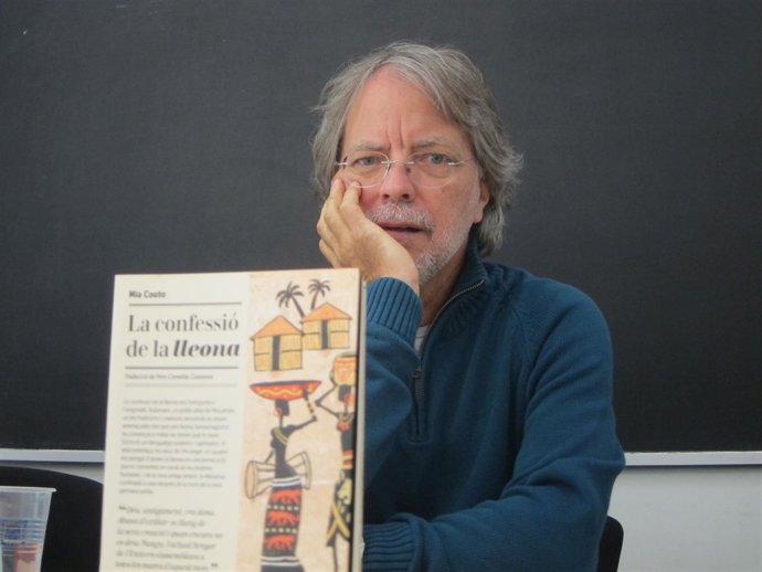 El escritor Mia Couto