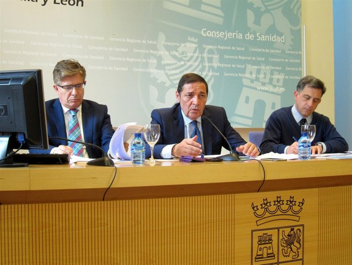 El consejero, en el centro, durante la presentación de Perycles. 