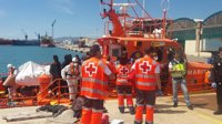 Rescatados 54 subsaharianos a bordo de una patera interceptada al sureste de Málaga