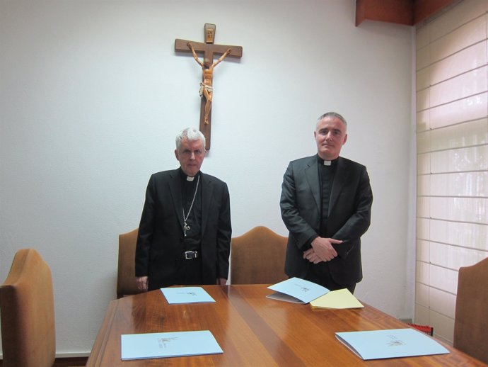 FOTO: Obispo Vigo Y Comisario Pía Unión