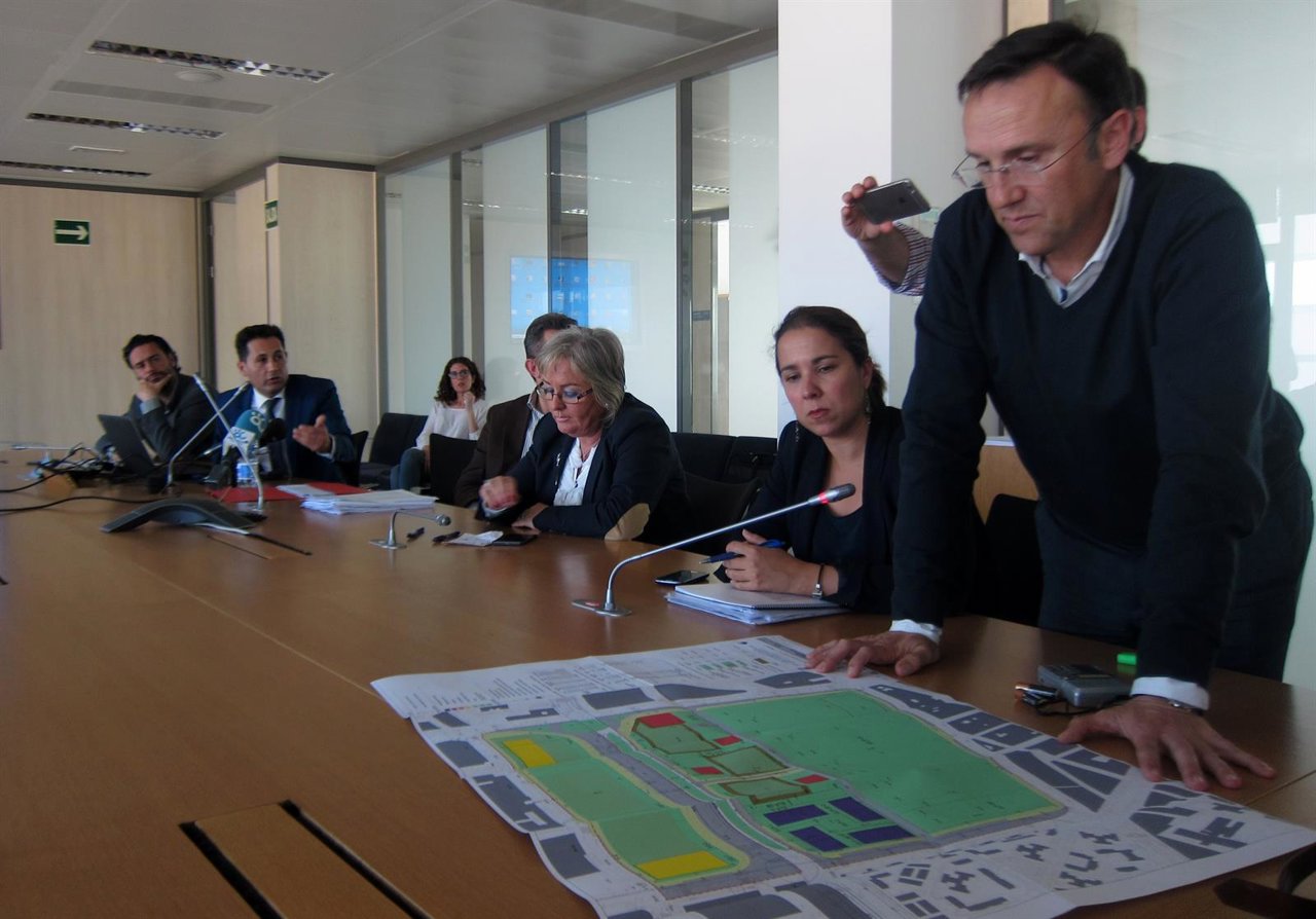 Raúl Jiménez, Pomares, Teresa Porras Gerencia de Urbanismo proyecto Repsol