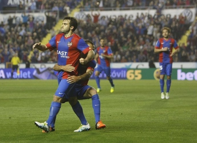 Rossi celebra un gol con el Levante en el Ciutat de Valencia