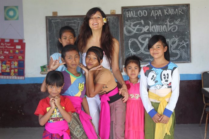 Carmen Martínez lleva su proyecto 'Tijeras solidarias' a Bali