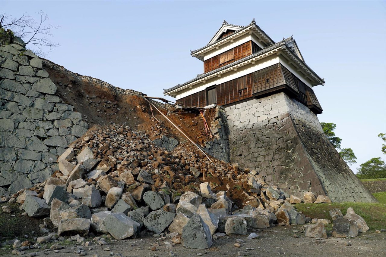 Castillo de Kumamoto después del terremoto de abril 2016