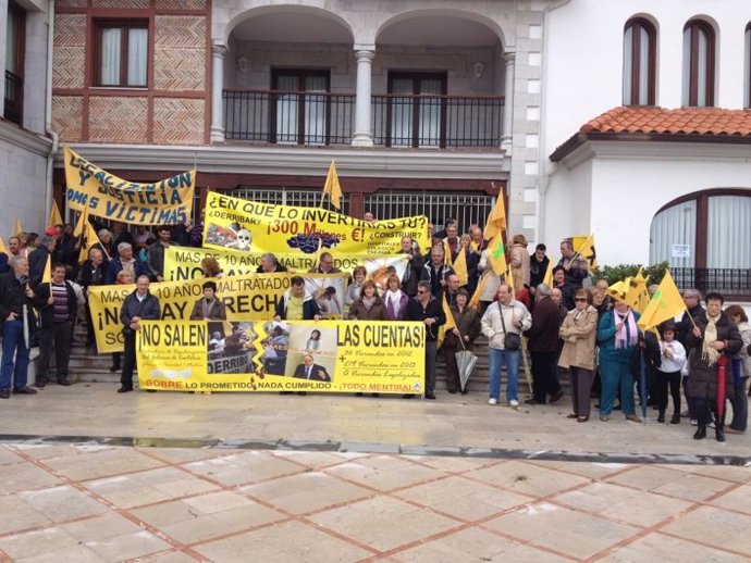 Protesta de AMA en Argoños el 2 de junio de 2013